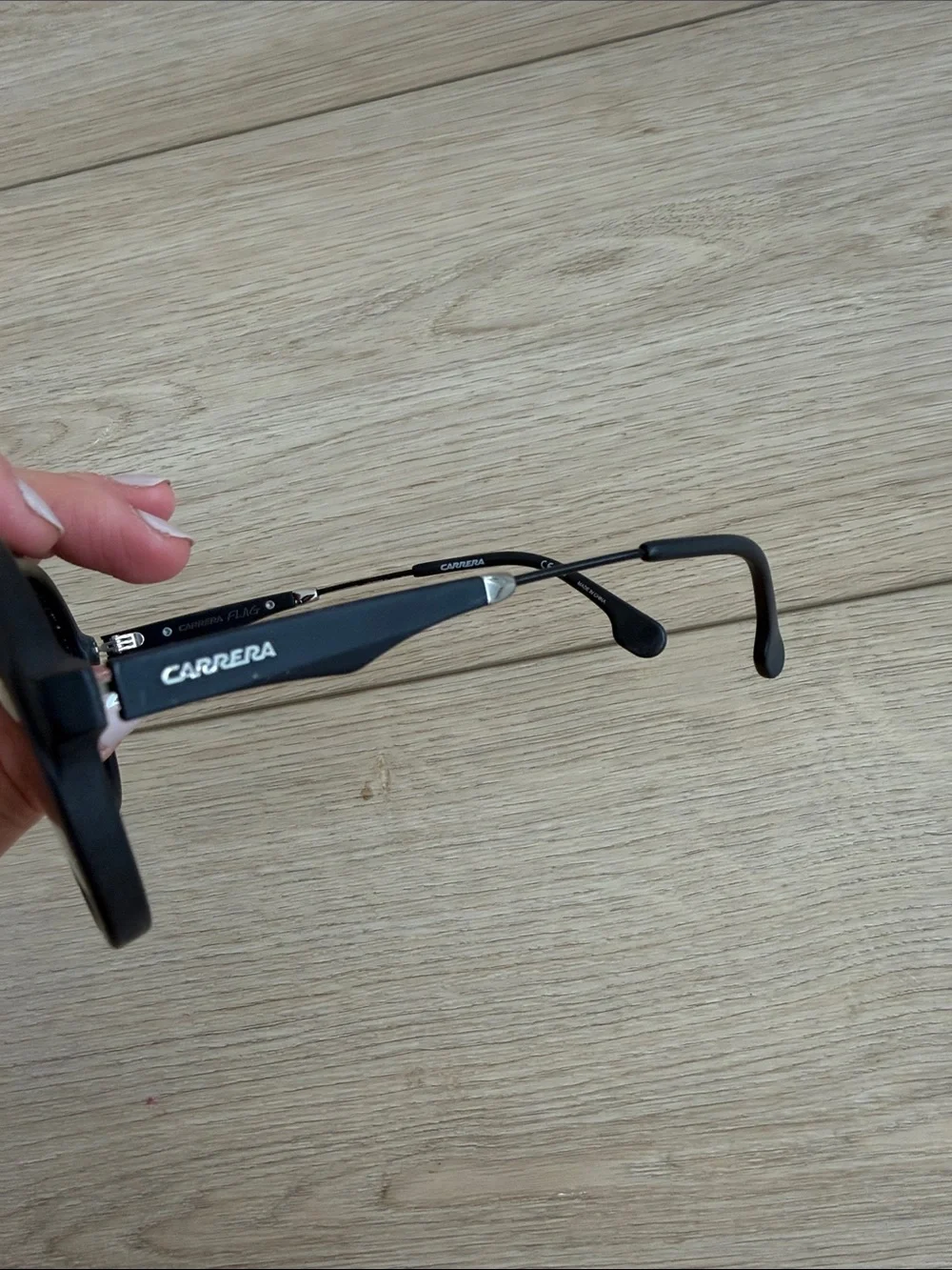 Carrera sleek black